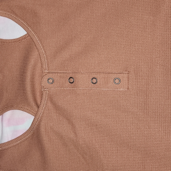 Bundle of 2 Old Navy XL Tank Tops - Picture 5 of 10